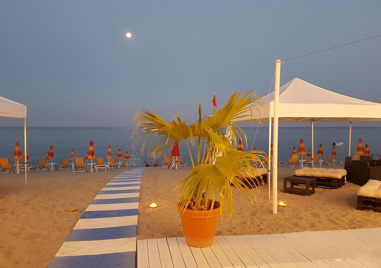 Hotel Federica Riace Marina Exteriör bild
