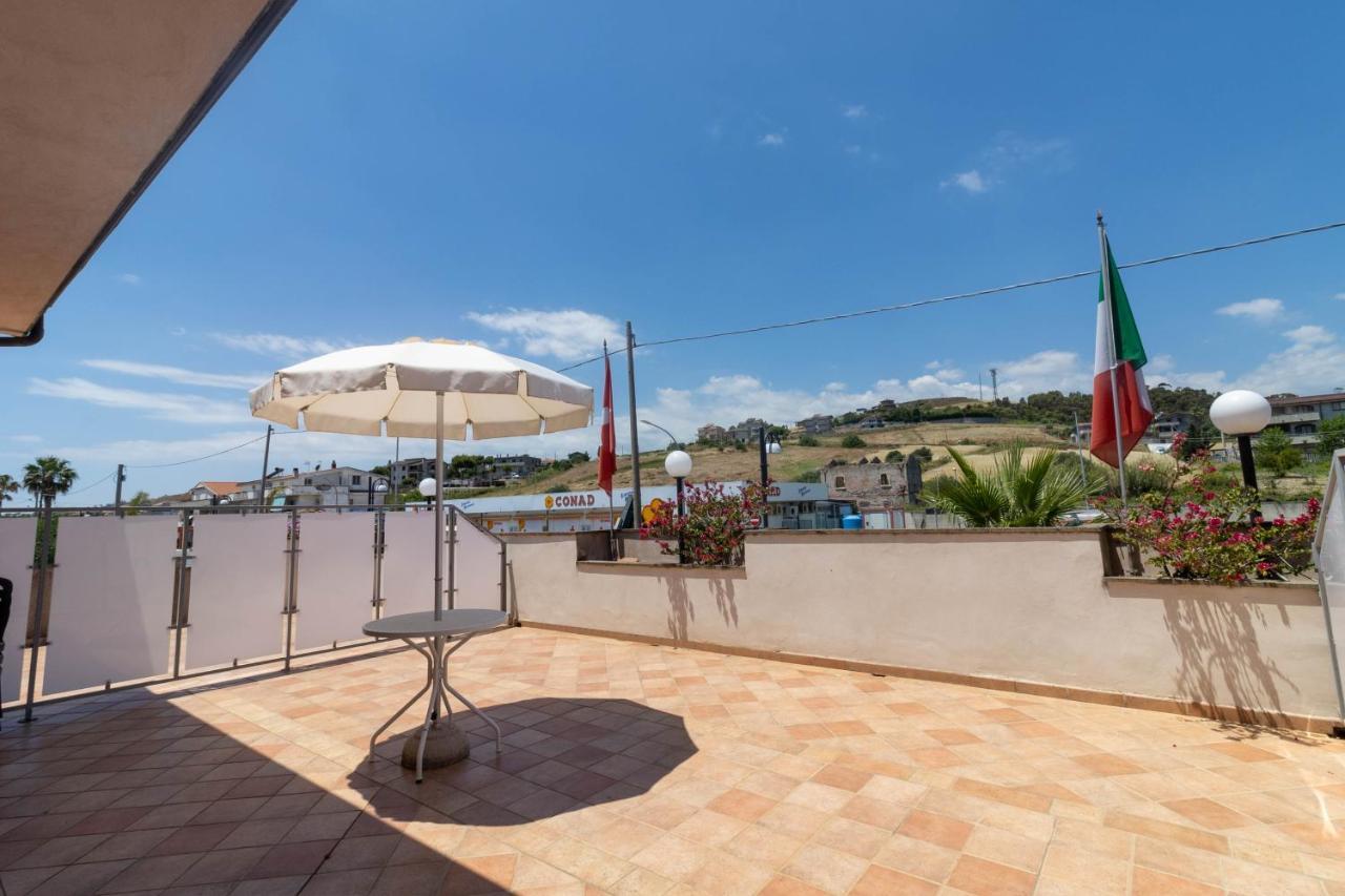 Hotel Federica Riace Marina Exteriör bild